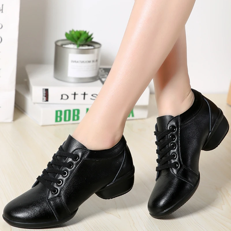 Туфли женские из натурального спилка без застежек круглый носок на платформе