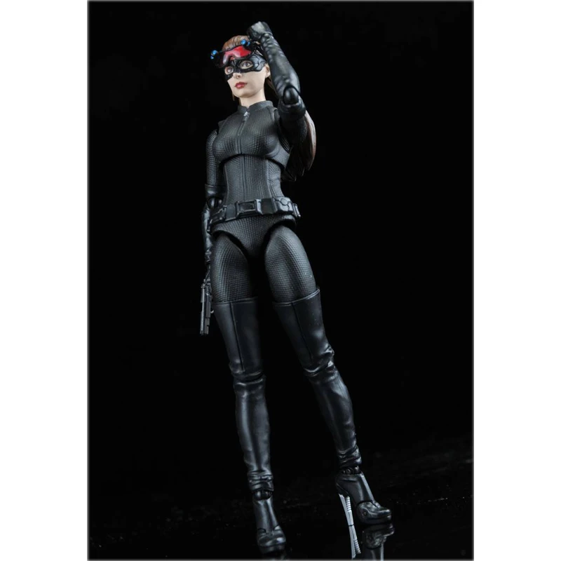 

Bandai S.h. Figures Cat Woman The Dark Knight 15Cm Toy Action Figure Anime Figure Collection Gift for Kids Decoration