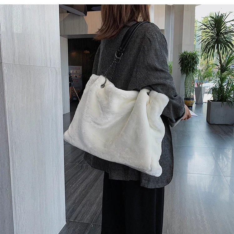 Original Brand Autumn And Winter Plush Shoulder Bag& Large Capacity Chain Tote Bag Width 49cm High 31cm Thickness 13cm