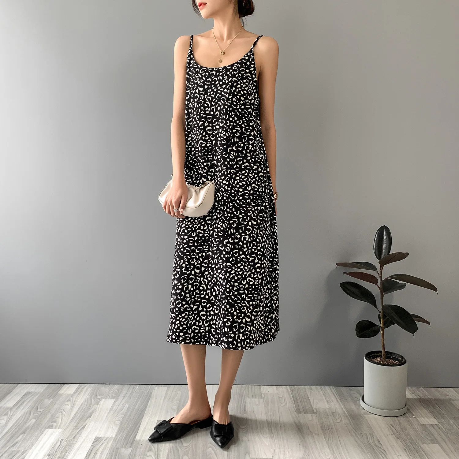 Женское длинное платье без рукавов элегантное с леопардовым принтом лето 2021 |