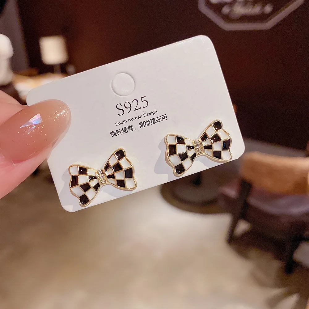 

Checkerboard Earrings Stud Bowknot Lovely Geometric Black White Ghost Vintage Gifts 2021 Simple Classic Metal Jewelry For Women