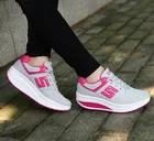 Женские кроссовки, обувь 2020, дышащая сетчатая обувь на платформе со шнуровкой, увеличивающая рост спортивная обувь на танкетке-качалке