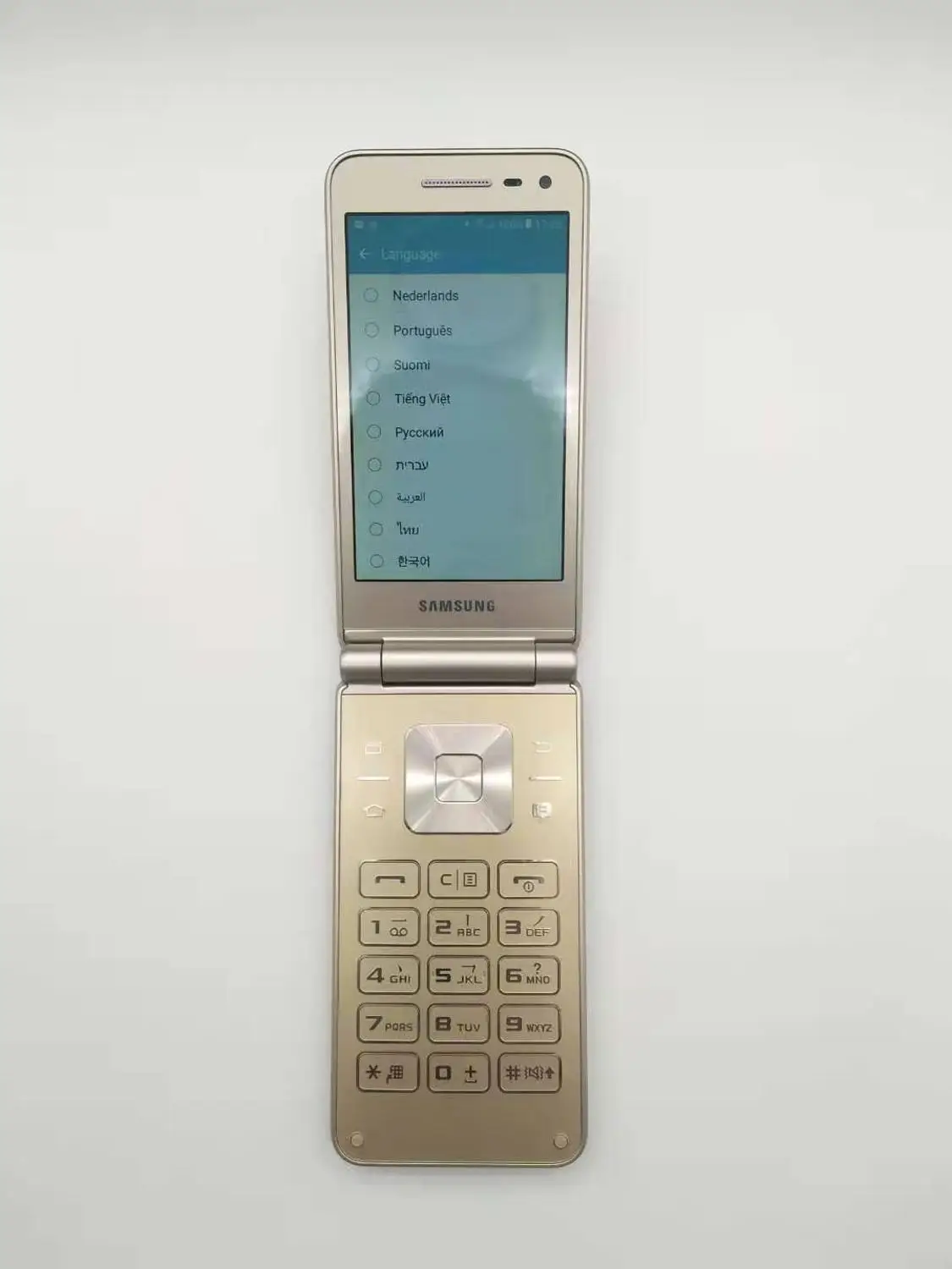 samsung Galaxy папка G1600, две sim-карты, четырехъядерный процессор, 2 Гб ОЗУ, 16 Гб ПЗУ, 8,0 МП, 3,8 дюйма, Android 6,0, смартфон с откидной крышкой, отремонтированный