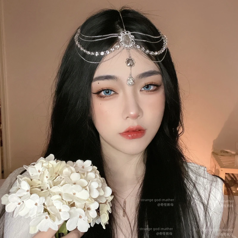 

Bohemia headdress chain of eyebrow center restore ancient ways the crystal hair of ethnic group wind is acted the role of