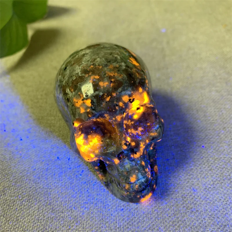 

Natural Crystals Quartz Yooperlite Fire Flash Skulls Carved Halloween for Gift Healing Stone Room Home Office Decoration