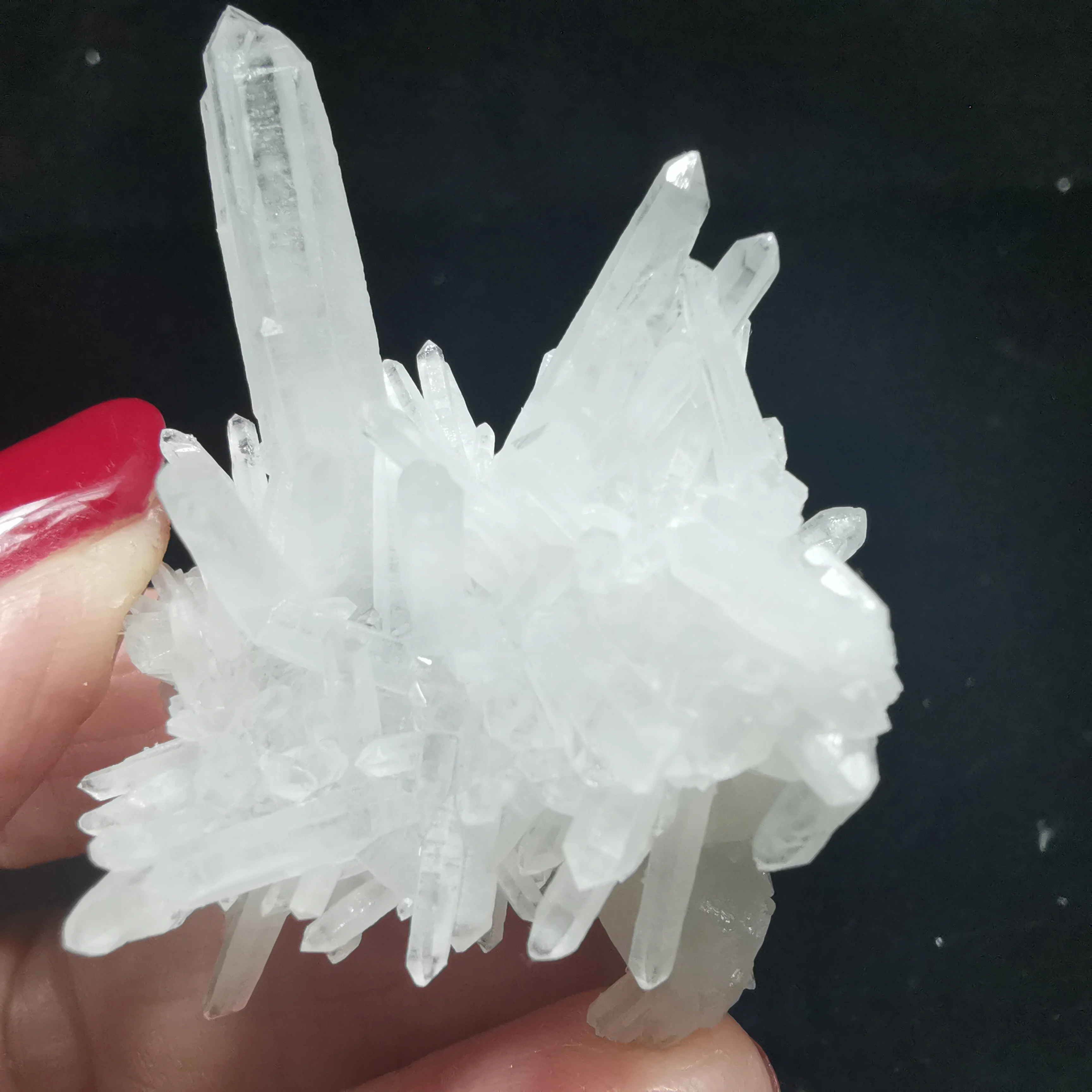 

28.3gNatural white crystal cluster and brass intergrowth quartz mineral can be used as home decoration QUARTZ GEM