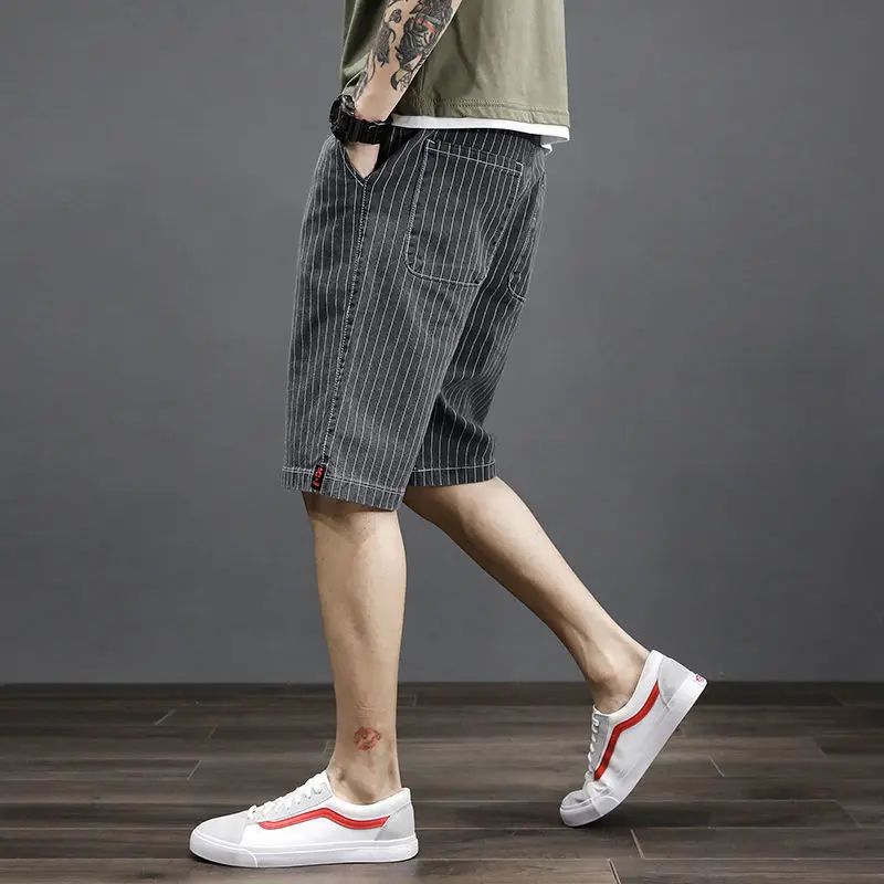 

Summer men's casual denim five-point pants men's loose Korean style trendy shorts striped Harlan large size ripped breeches