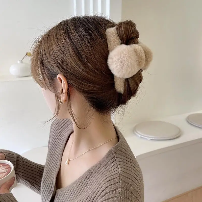 

New Women Plush Hair Claw Clips Vintage Soft Faux Fur Hairgrips for Girls Crabs Hairpins Barrette Headwear Hair Accessories