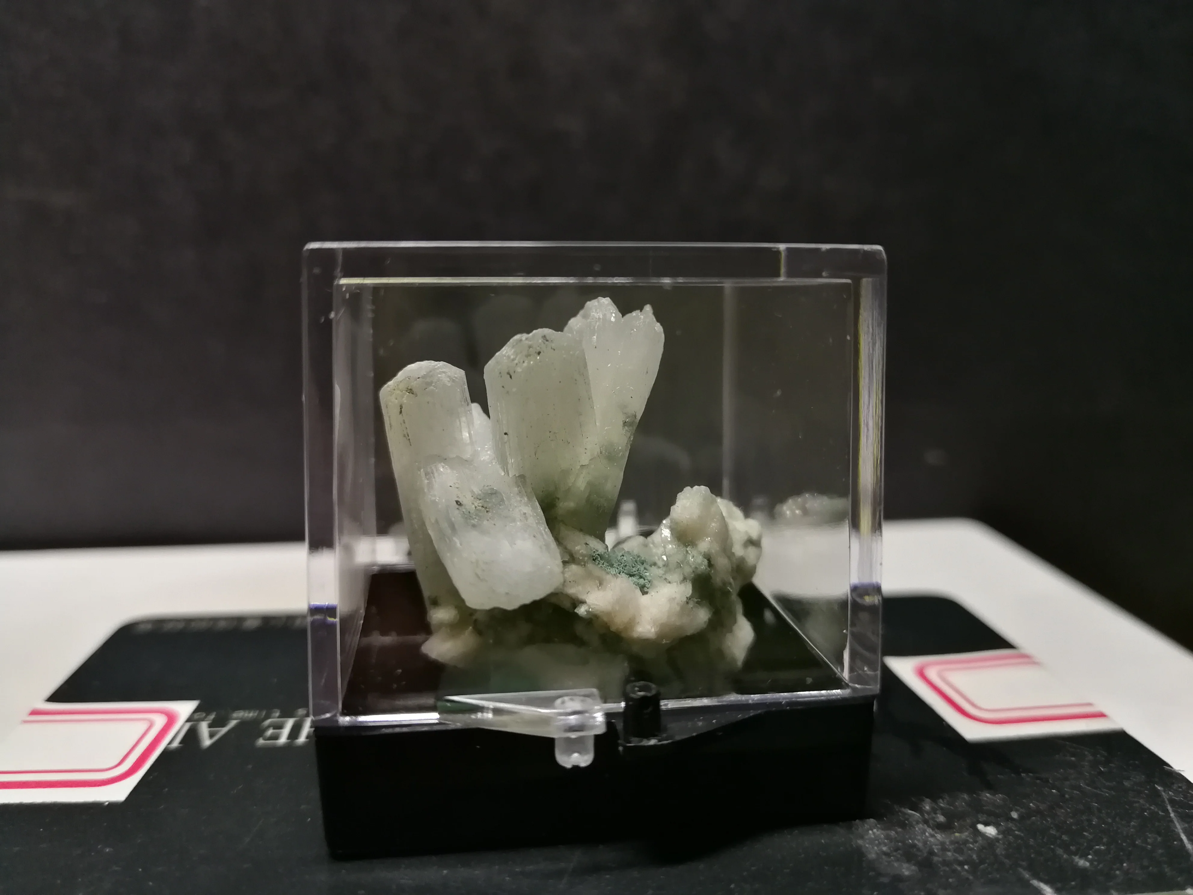 

7,5 gNatural белый кальцитовый, минеральное стекло образец коробки