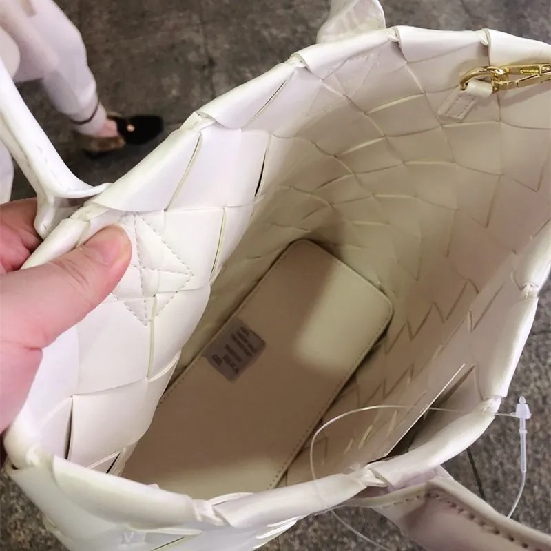 

2020 New Ladies Single Shoulder Messenger Bag Woven All-match Retro Female Bag High Quality Panelled Women Purse and Handbags