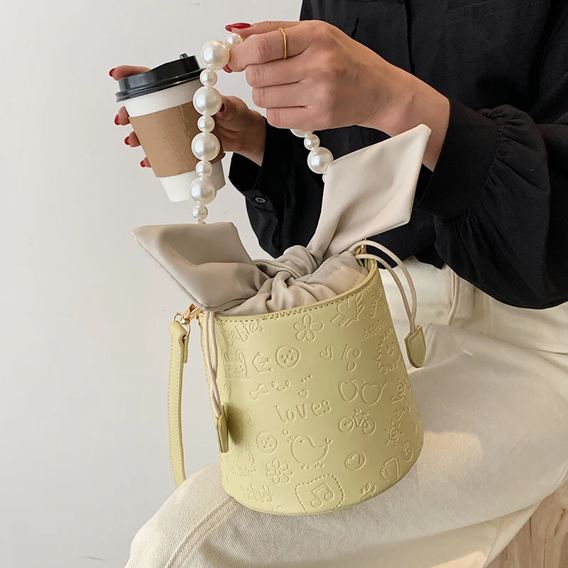 

2021 New Woman Shoulder Bag High Quality PU Chain Diagonal Small Bag Luxury Designer Handbag Underarm Bag 2021 Summer Female Bag