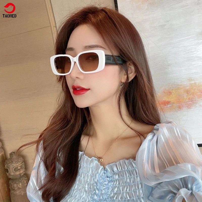 

2022 Italy Luxury Brand Women's Sunglasses Acetate Frame Elegant Small Square Eyewear Designer Female Trendy Fashion Glasses