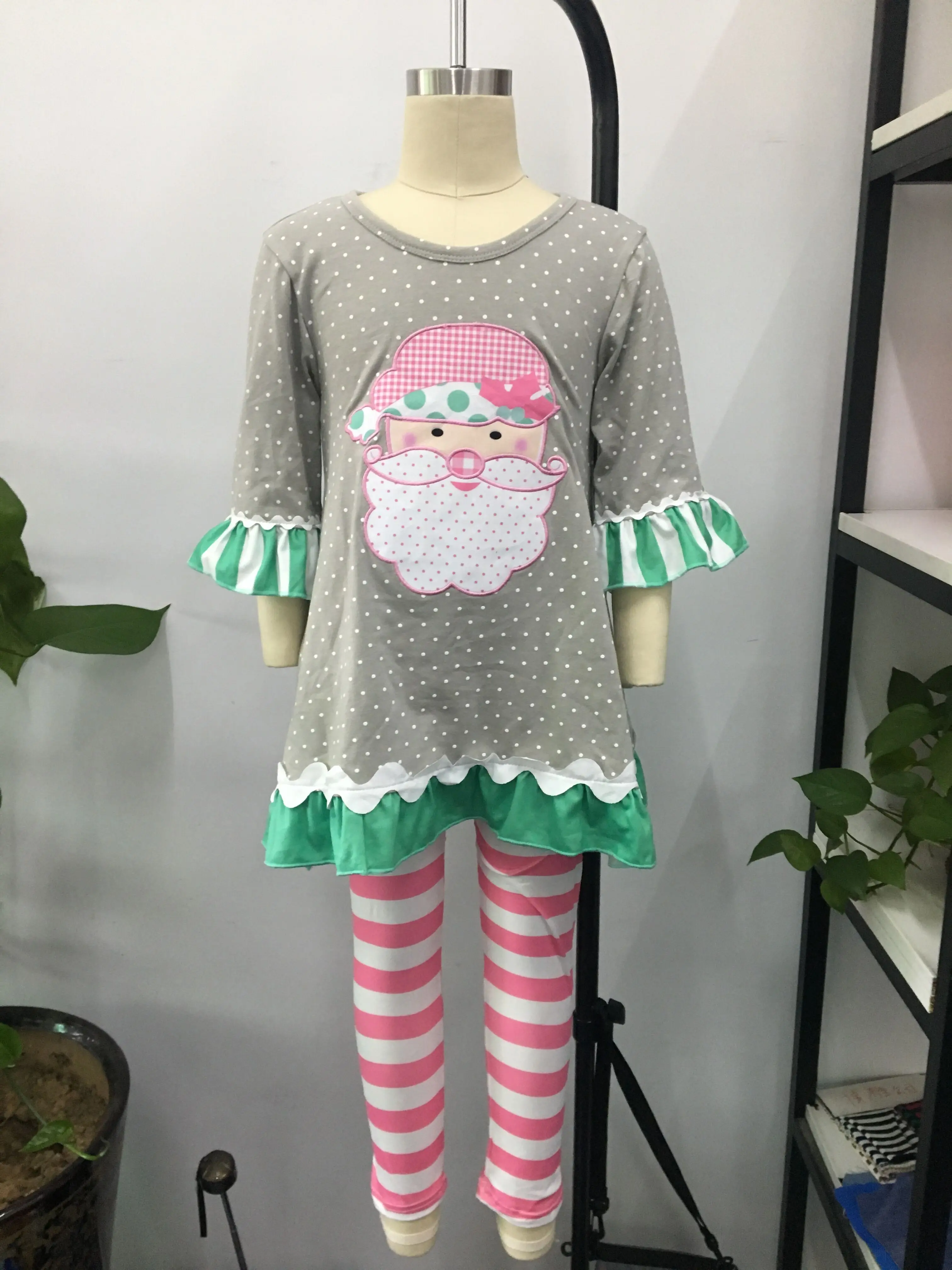 

girls ruffle Santa Claus outfits with embroidery design for winter outfit