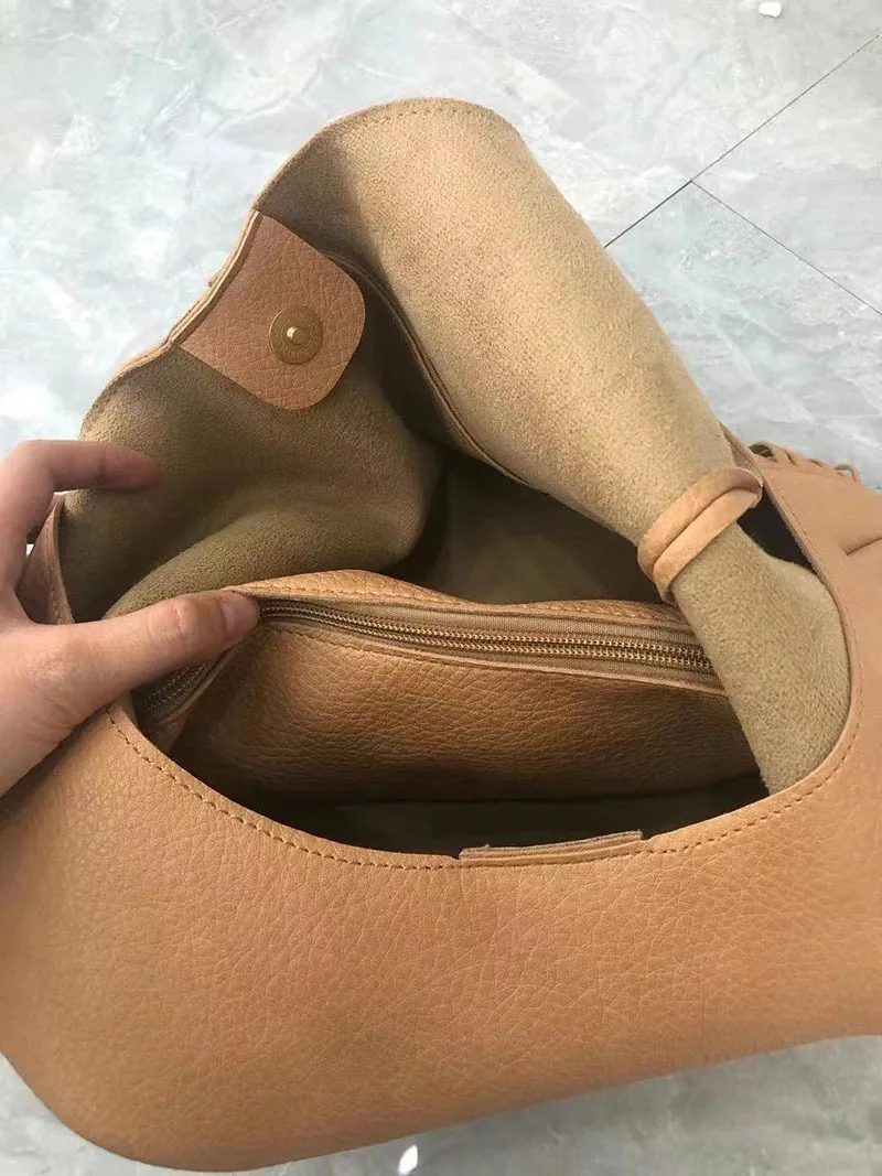 

[EAM] Women New Large Capacity Soft Tassel PU Leather Personality All-match Crossbody Shoulder Bag Fashion Tide 2021 18A2919