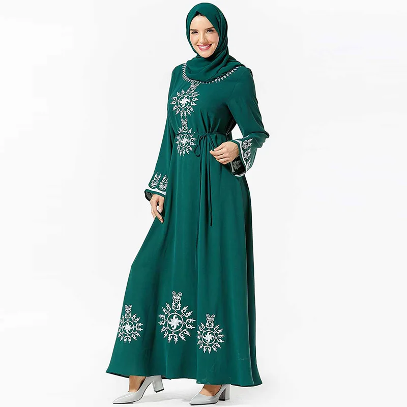Женское платье с вышивкой и поясом длинное винтажным рисунком в стиле Саудовской