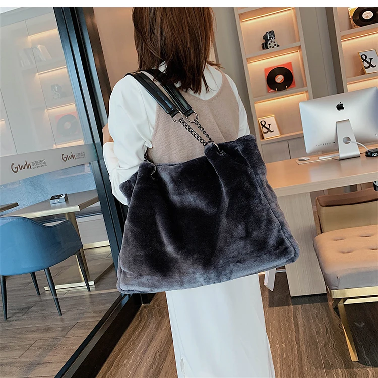 Original Brand Autumn And Winter Plush Shoulder Bag& Large Capacity Chain Tote Bag Width 49cm High 31cm Thickness 13cm