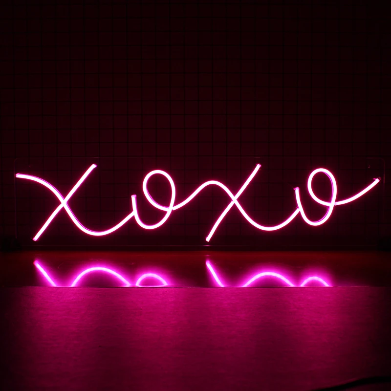 Неоновая вывеска для организаций и магазинов светильник s XOXO