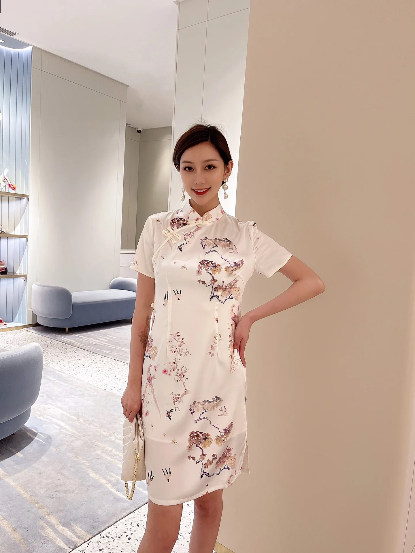

Chinese style silk stretch cheongsam dress
