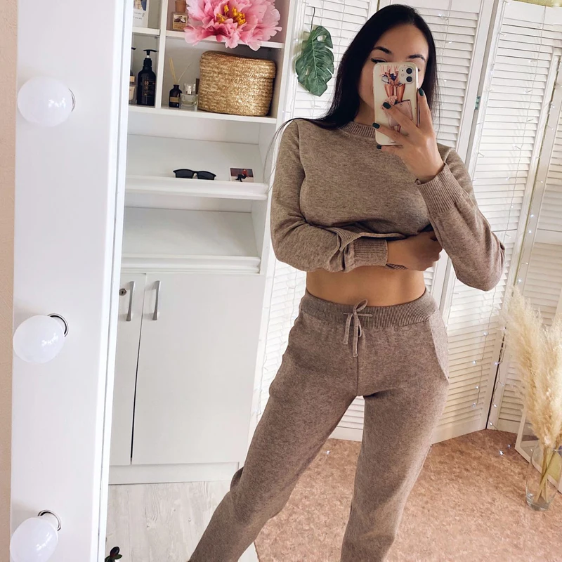 Женский спортивный костюм из 2 предметов вязаный пуловер и эластичные штаны