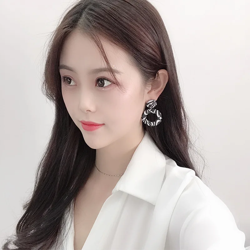 Женские серьги с Леопардовыми пятнами Геометрическая круглая черно-белая