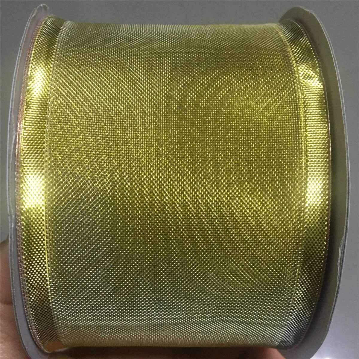 Золотистая металлическая лента из органзы с проволочным краем 63 мм 25 ярдов для