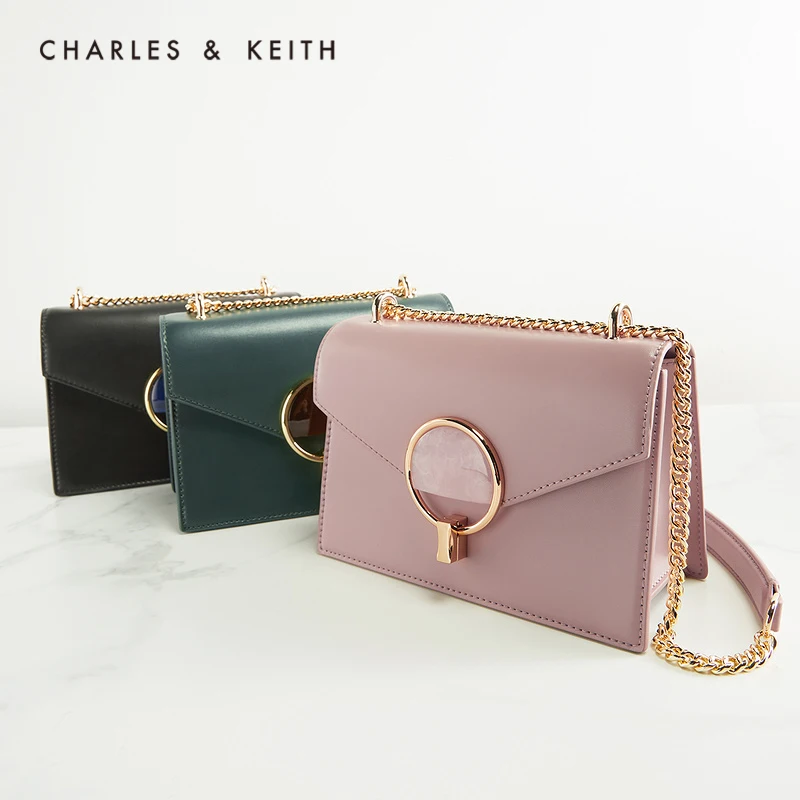 

CHARLES＆KEITHНовинка на Весна 2021 CK2-20270674 Женская сумка-конверт с цепочкой