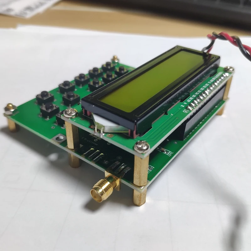 

1602LCD RF Signal Generator 35MHz -4000MHz Time Source Signal Generator ADF4351 VFO HXY D6 V1.02 DC 4.5 -5.5V