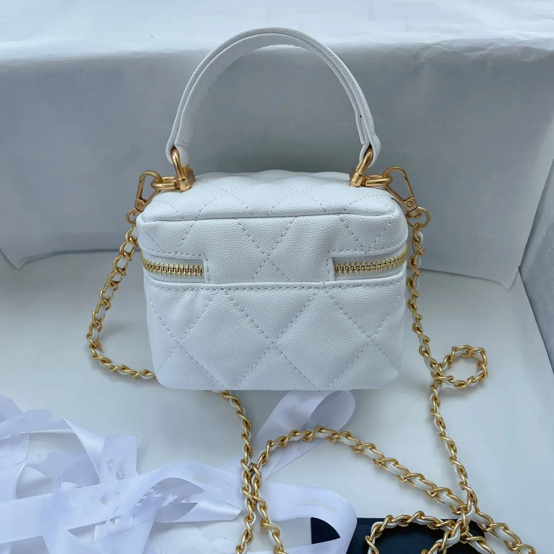 

The new spring/summer 2021 fashion metal mini makeup bag high quality chain one-shoulder sloping cross bag luxury ladies handbag
