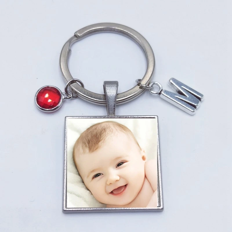 8-color Crystal 26-letter A-Z Personalized Photo Custom Keychain Baby Photo Dad Mom Grandparents Family Member Favorite Gift