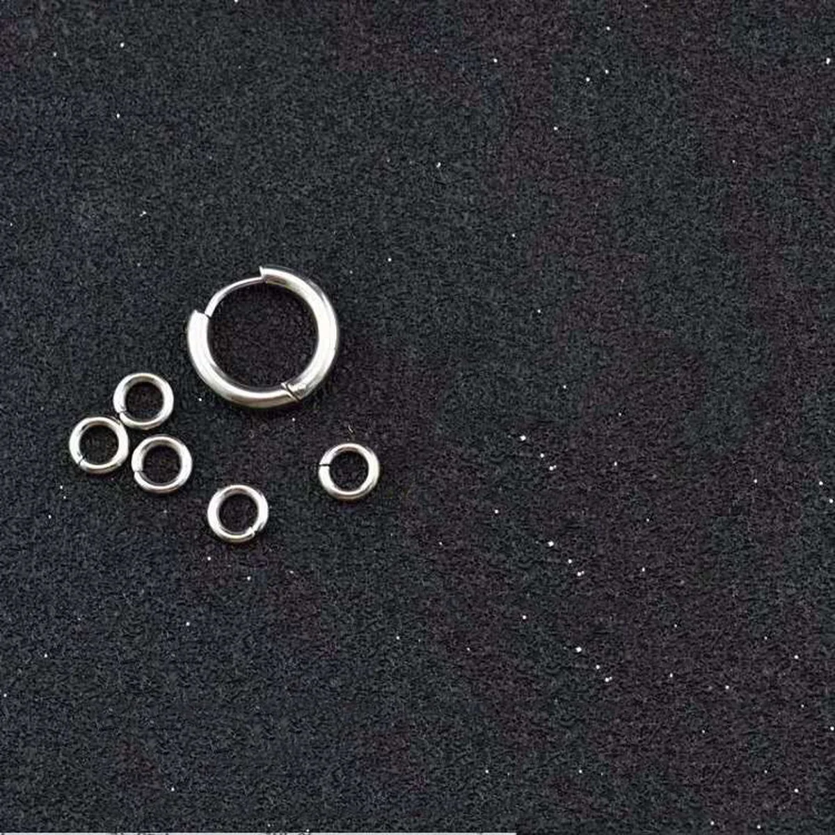 

Fashion jewelry high quality hip-hop style titanium steel single side earrings, movable small circle, suitable for men and women