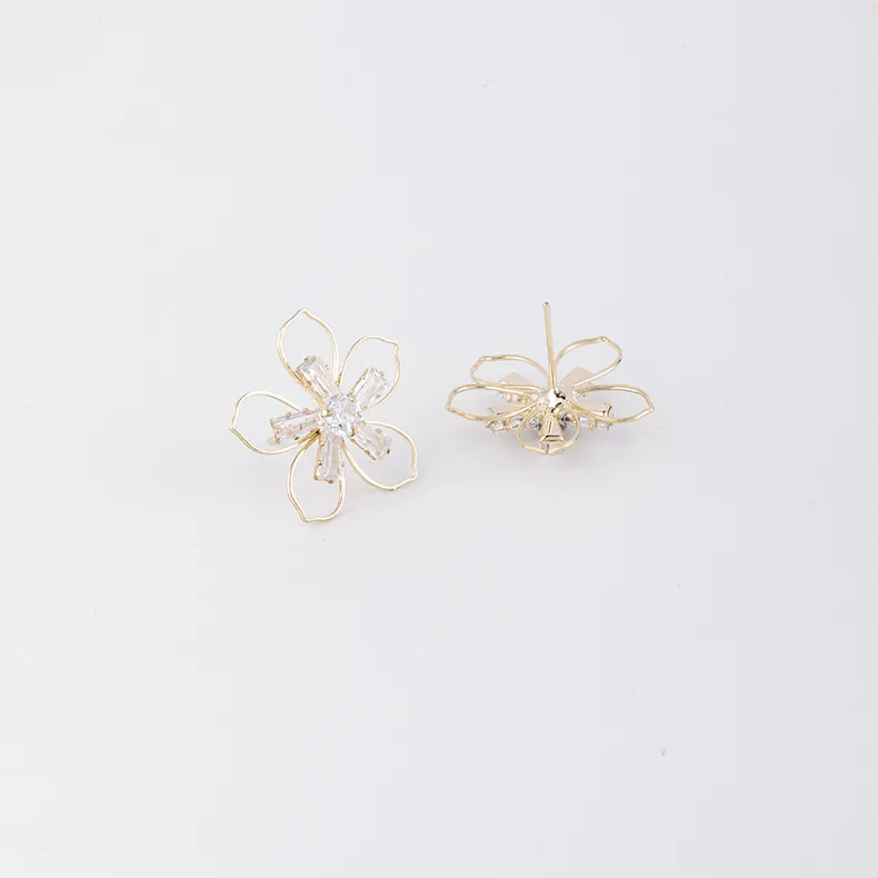 

New Elegant Lines Zircon Flower Big Flower Earrings Elegant Trendy Jewelry with 925 Sterling Needle