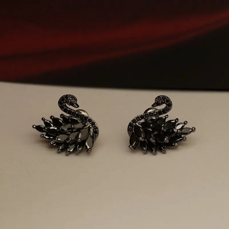 

B1 Brand C alphabet earrings with gold-plated labels and zircon micro-inlaid European and American fashion punk personality