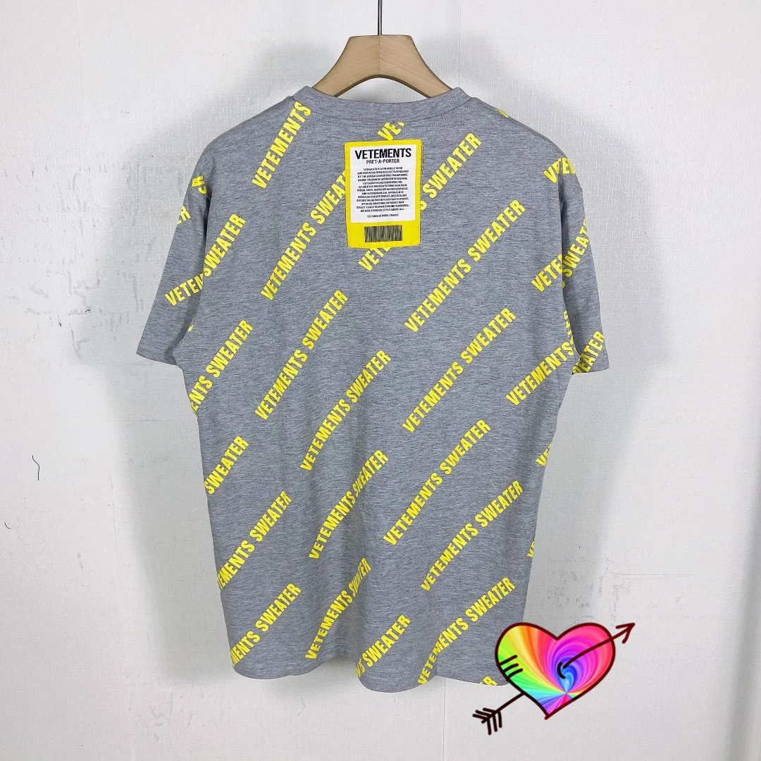 

2021SS White Vetements Red Patch Logo Tee Men Women High Quality Allover Letters Print Vetements T-shirt Tops VTM Short Sleeve