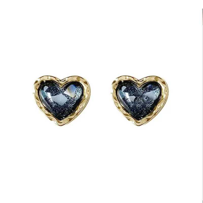 

Korean Fashion Heart-shaped Rhinestone Gold Stud Earrings for Women Ladies Simple Temperament Trendy Luxuly Earings Jewelry 2021