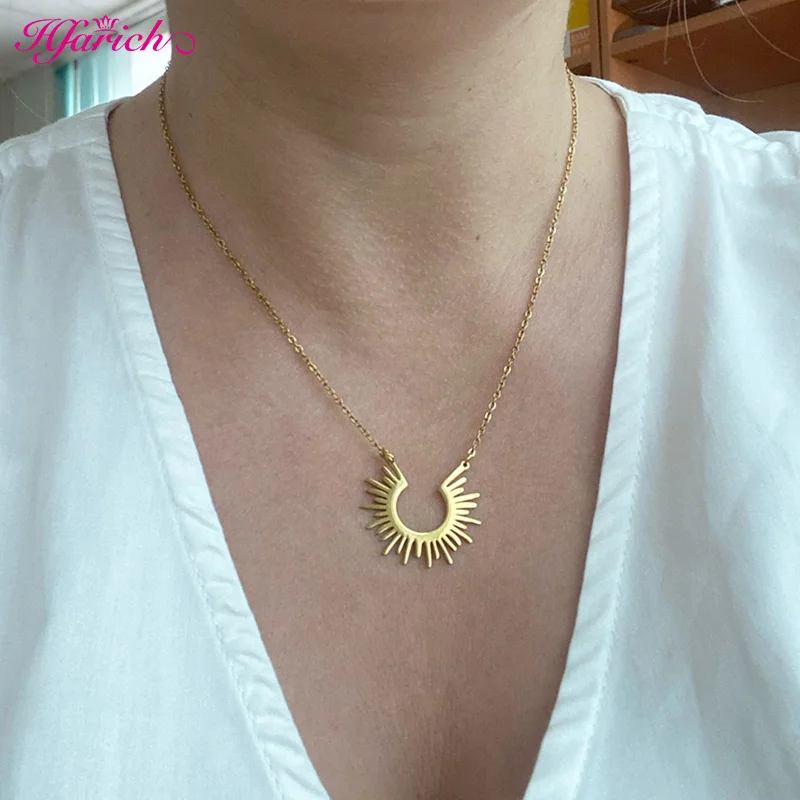 

2021 Trendy Gold Stainless Steel Sun Pendant Necklace Statement Metal Collar Necklace Half Circle Spiked Femme Jewelry 2021