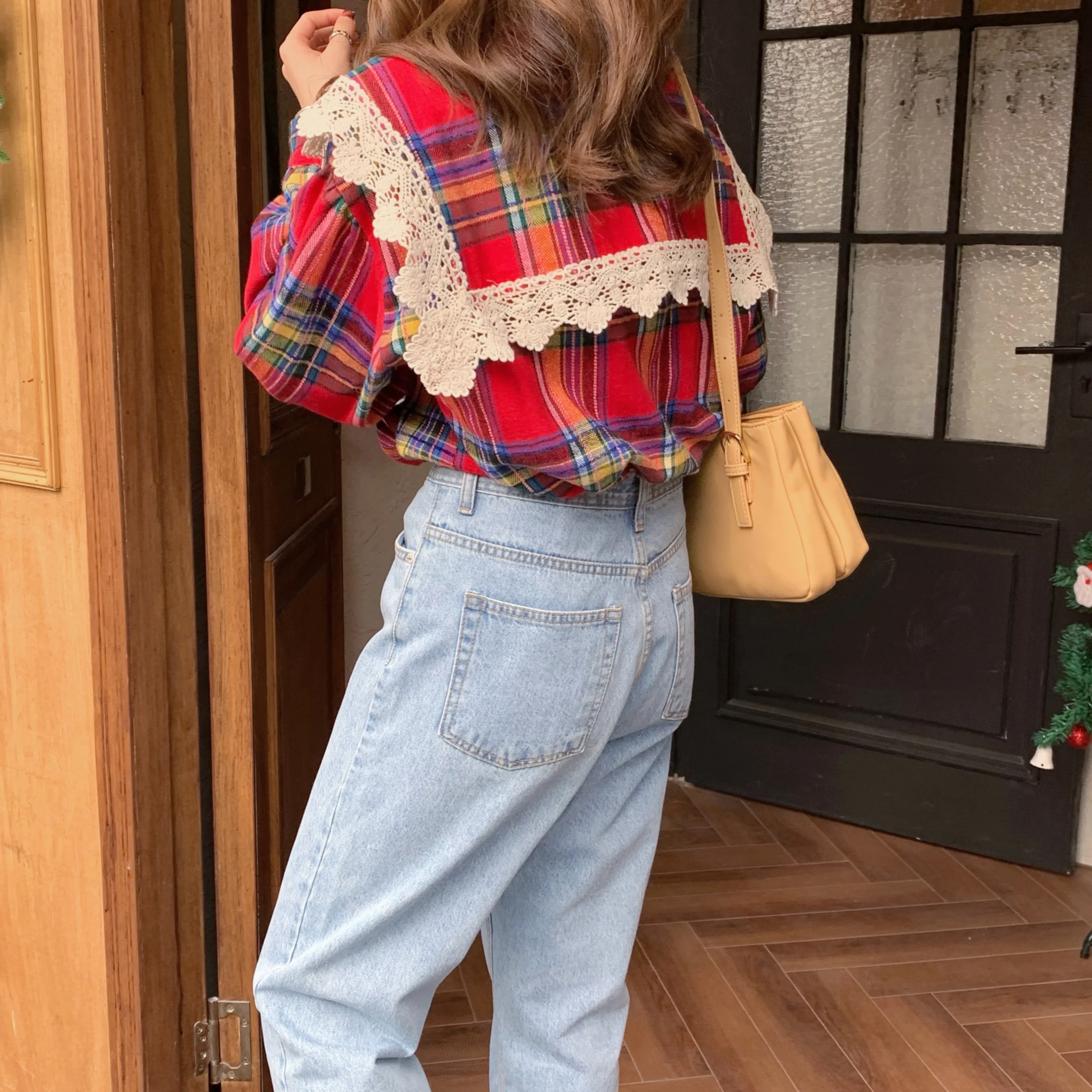 

Korean Ins Spring Sweet Western Style Younger Cute Doll Collar Lace Stitching Long Sleeve Plaid Shirt for Women