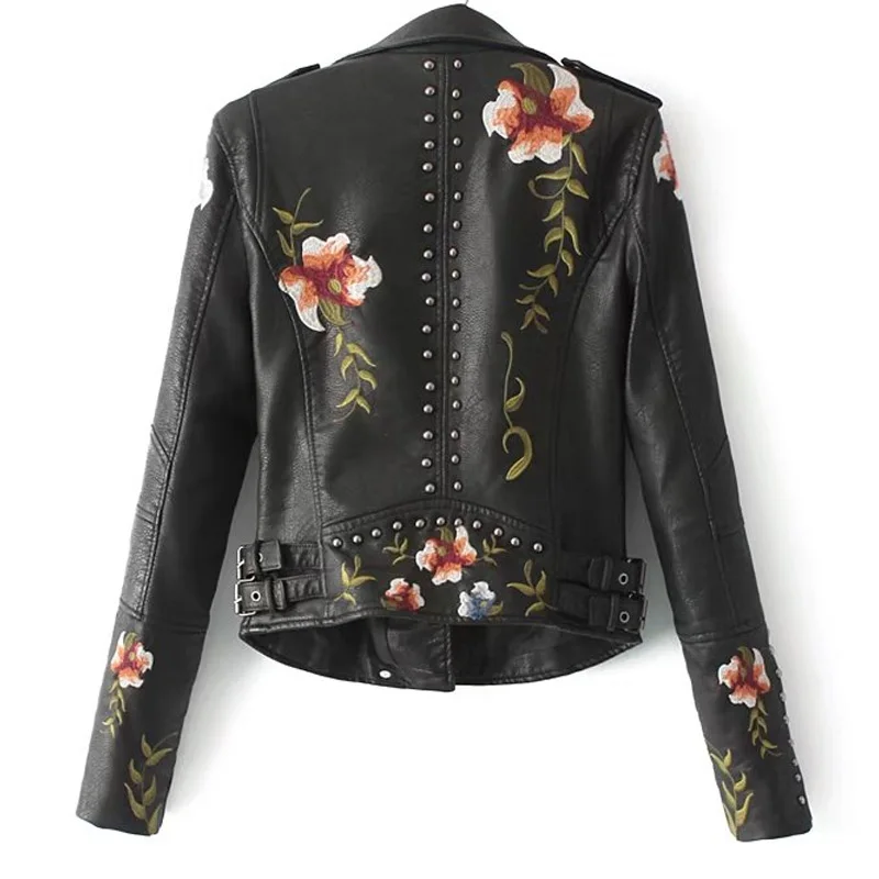 Женская кожаная куртка с вышивкой и заклепками новинка весны 2018 короткая тонкая