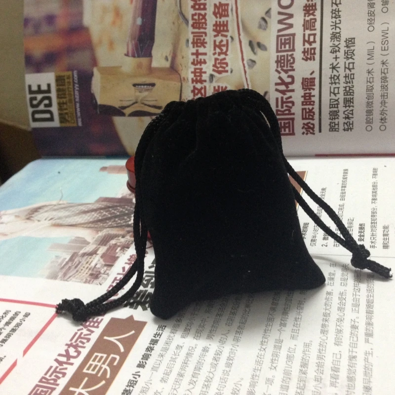 Специальная продажа черный бархатный дешевый ювелирный мешок на заказ 7*9 см