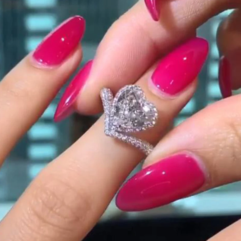 

UILZ Stylish Female Rings Silver-plated Heart-Shaped Cubic Zircons Wedding Ring for Women Girls Nice Birthday Party Gift