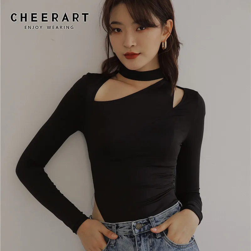 Женская футболка с длинными рукавами CHEERART черная ажурная лямкой на шее Осеннее