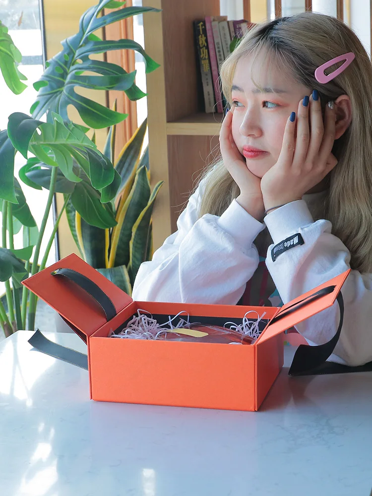 

Квадратная пустая Подарочная коробка, новогодняя лента, подарок на День Св. Валентина, 33 см, крафт-бумага, пасхальные оранжевые подарочные к...