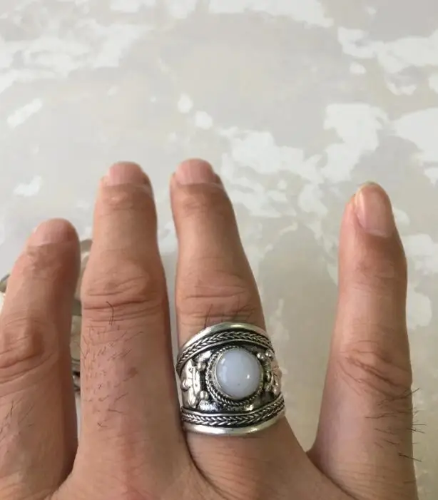 Модное кольцо из тибетского серебра серебряное бирюзовое Нефритовое белое