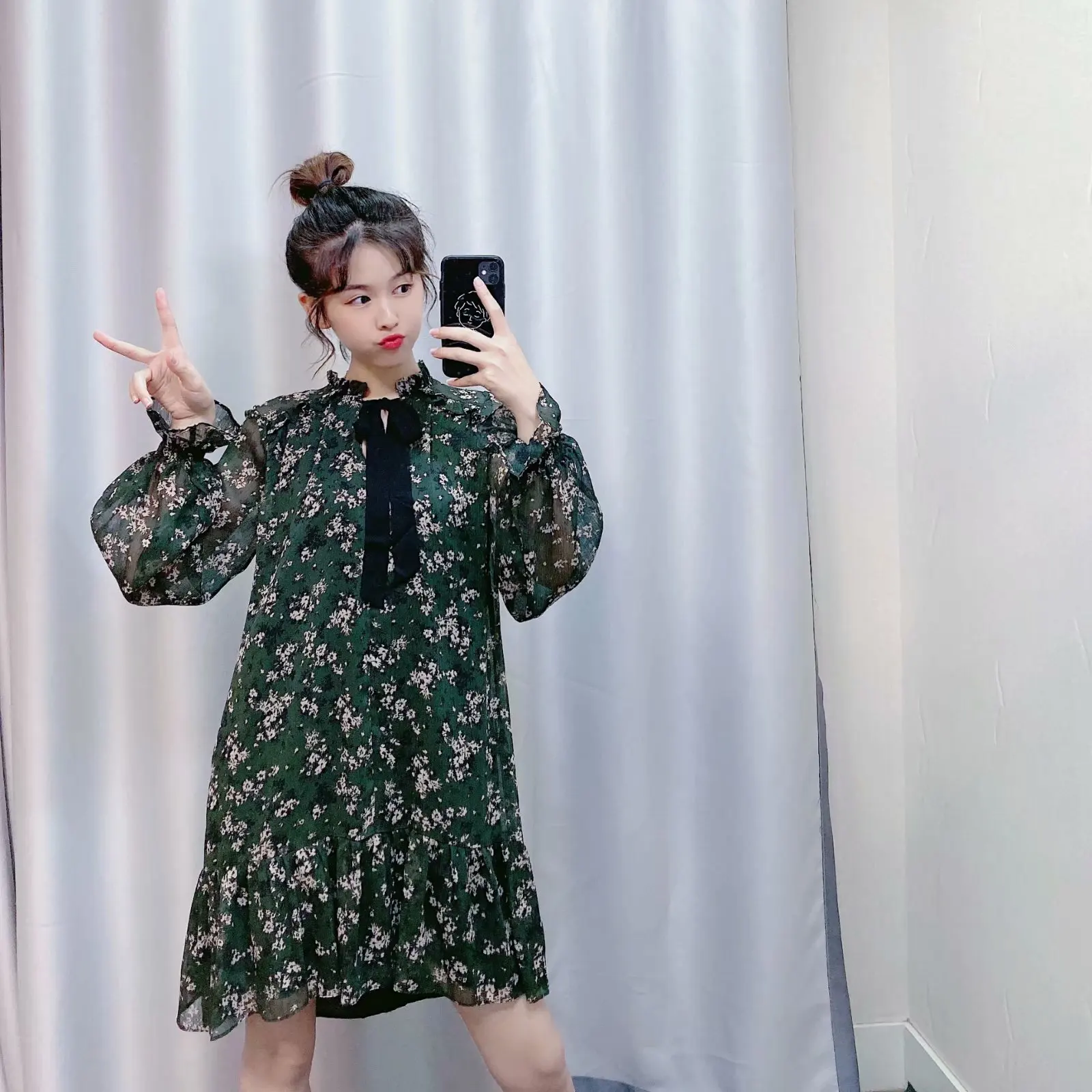 Женское милое мини платье с бантом V образным вырезом и цветочным принтом