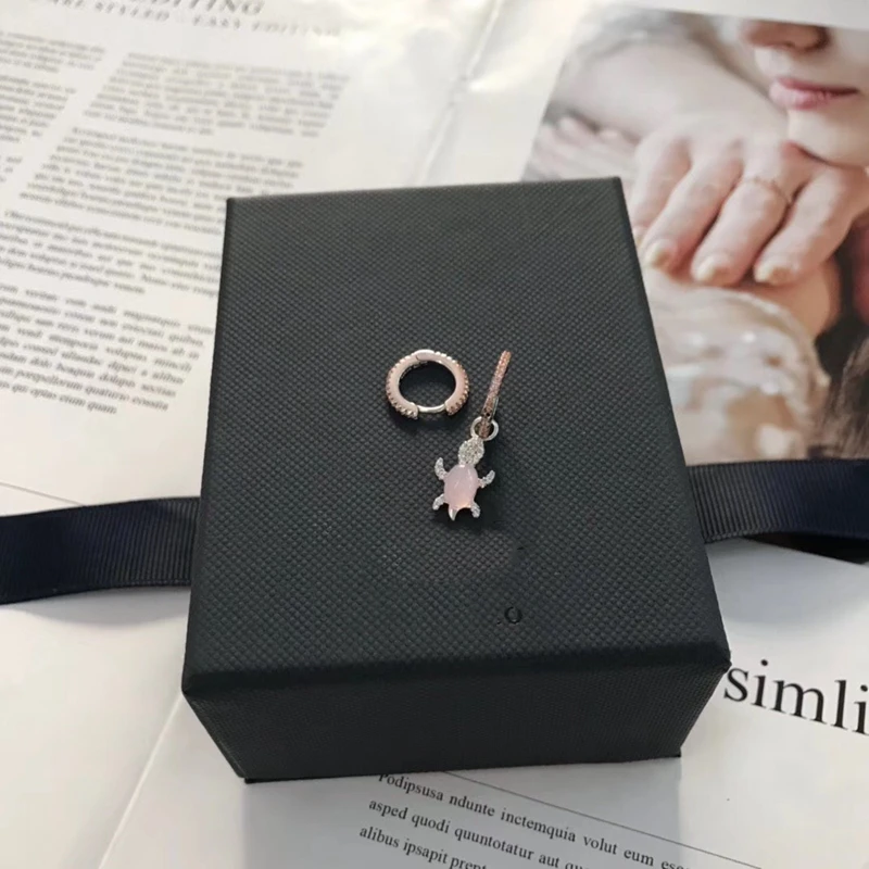 Женские серьги гвоздики в виде морских черепах розовое циркониевое украшение из