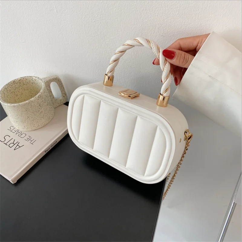 

2021 Fancy Style Small Femal New Trendy Woven Portable Box Shaped Bag Make Up Chain Shoulder Strap Messenger Bag