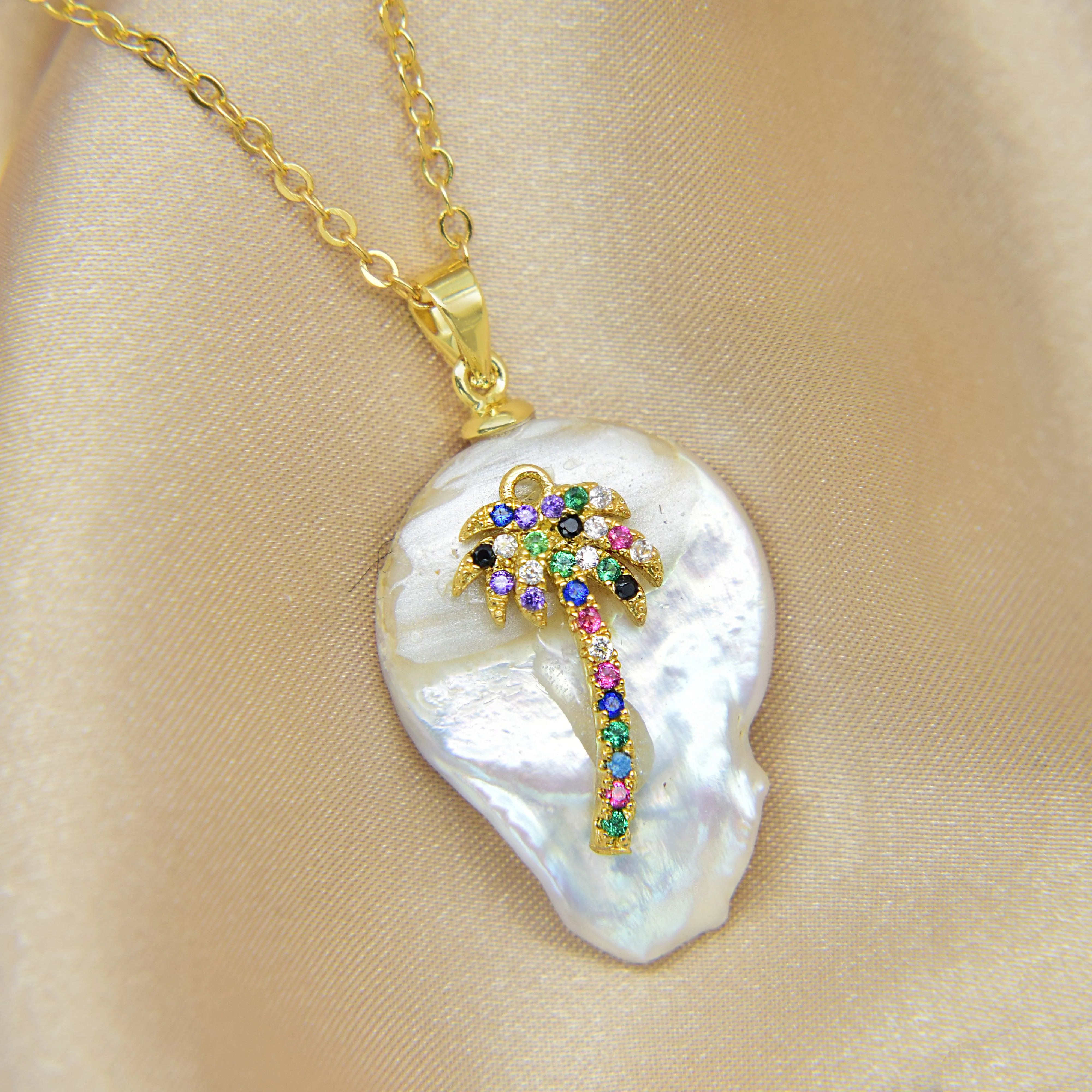 Женское колье из циркона круглое с металлической вставкой 23 стиля |