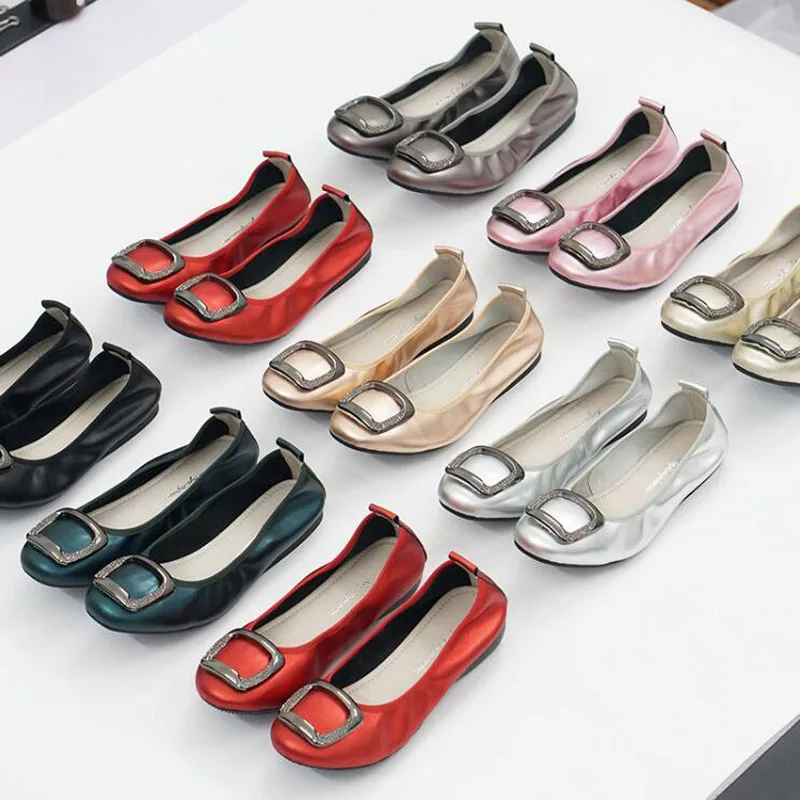 Женская обувь балетки на плоской подошве с пряжкой лоферы из лакированной кожи