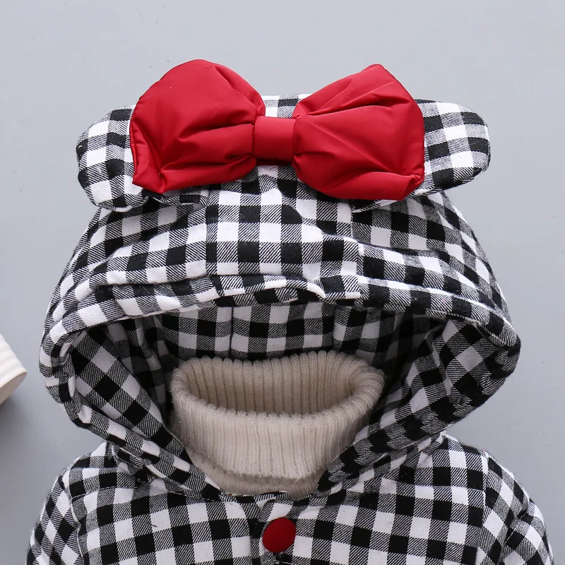 Новинка года; модная зимняя одежда для новорожденных; детская бархатная хлопковая куртка с милым рисунком; одежда с капюшоном для младенцев; пальто для маленьких девочек