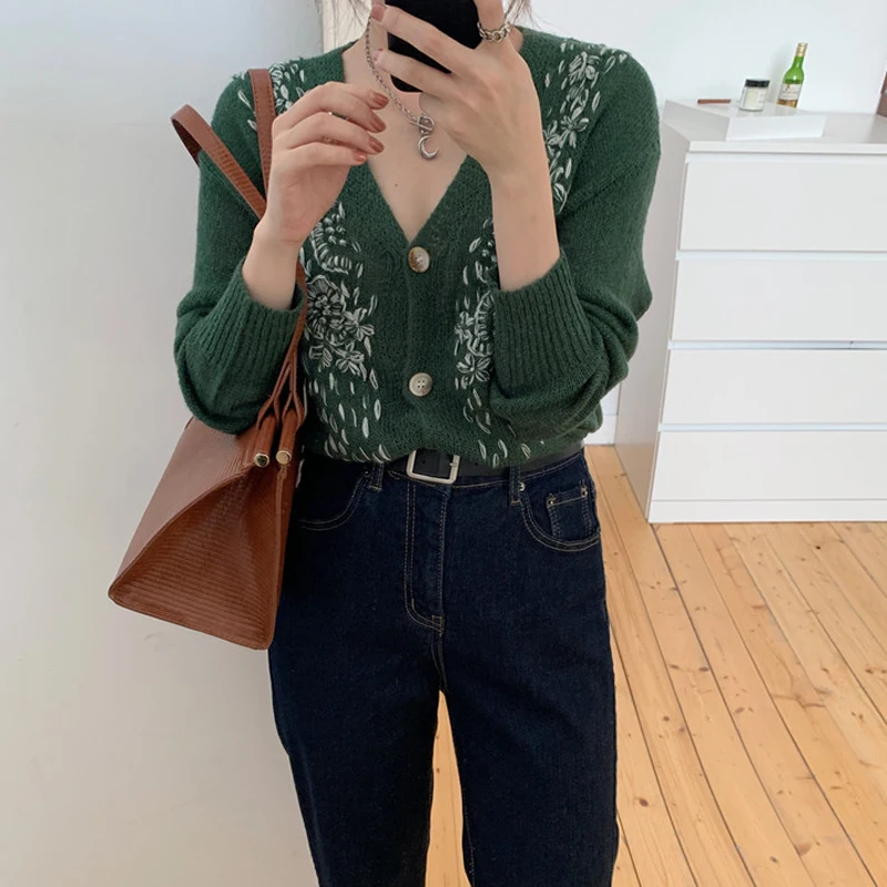 

Autumn Korean Version Lazy V-Neck Breast Foreign Style Knitted Cardigan 2020 Embroidered Women Fashion Sweater