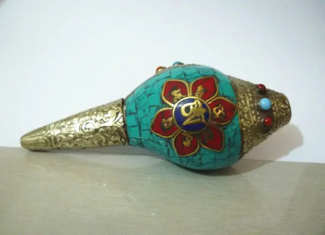 

FINE ANTIQUE MIAO-SILVER OLD WHITE COPPER FACTORY TIBET SILVER PLATED INLAY TURQUOISE&CORAL HAND OLD CONCH EXORCISM STATUE